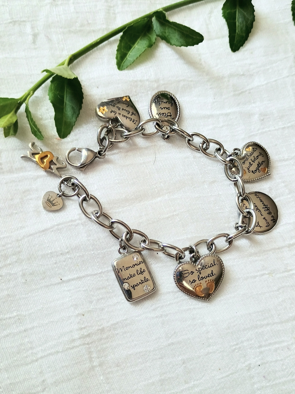 💙 PREPPY CORE 💙 Stainless Steel Family Themed Charm Bracelet by Hallmark, Mom